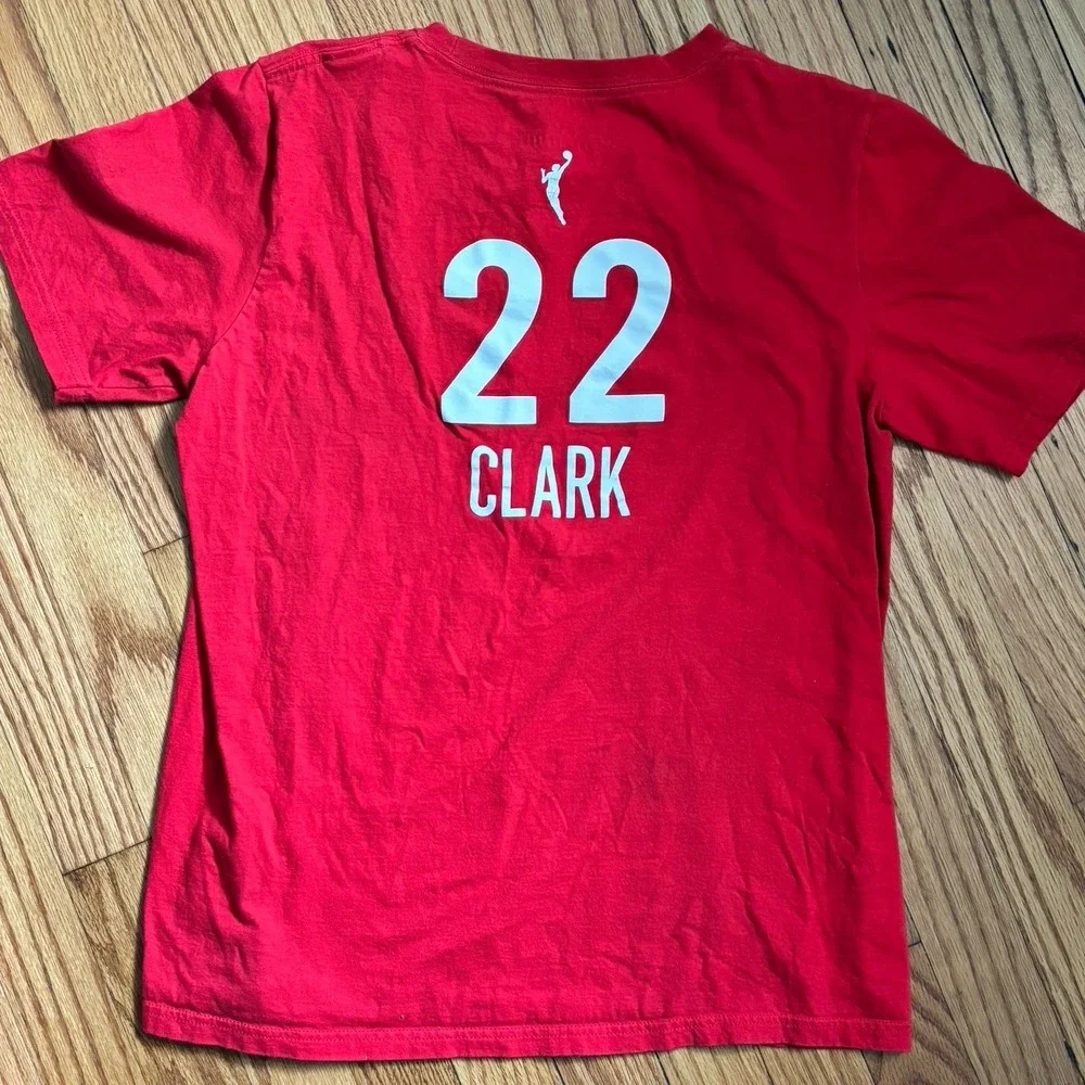 Nike Caitlin Clark #22 WNBA Indiana Fever Rebel Edition Sz XL Red Tee Shirt 🏀